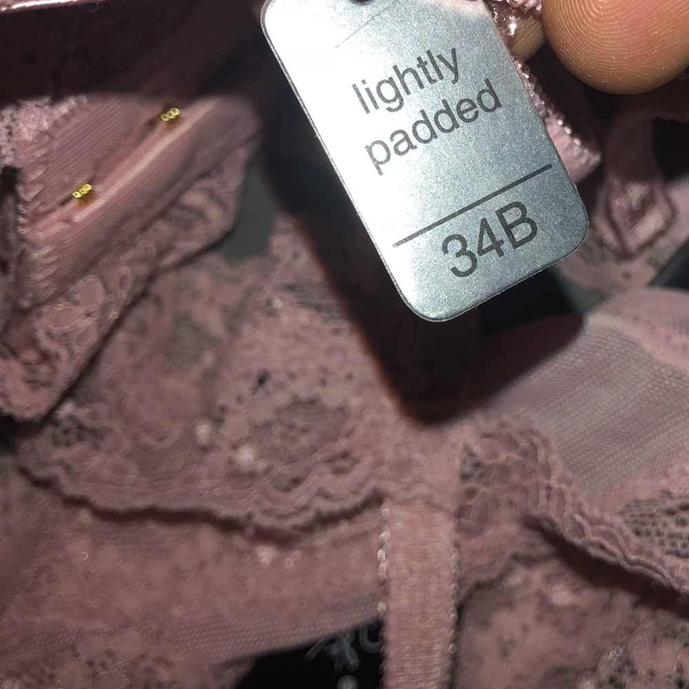 New with tags! Pink Lace Bra and Panty Set! - Picture 2 of 6
